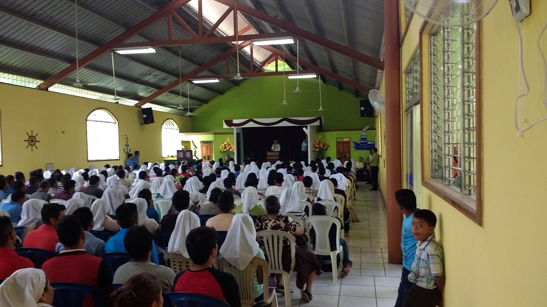 Reunión de Apertura del Retiro de Jóvenes en Puerto Barrios